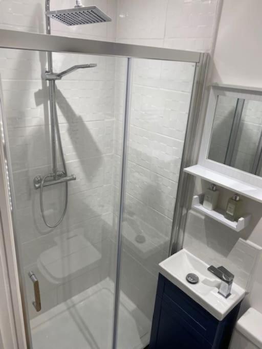 Stylish 1 Bedroom Studio Outdoor Area And Hot Tub 伯恩茅斯 外观 照片