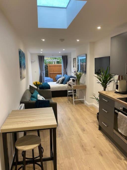 Stylish 1 Bedroom Studio Outdoor Area And Hot Tub 伯恩茅斯 外观 照片